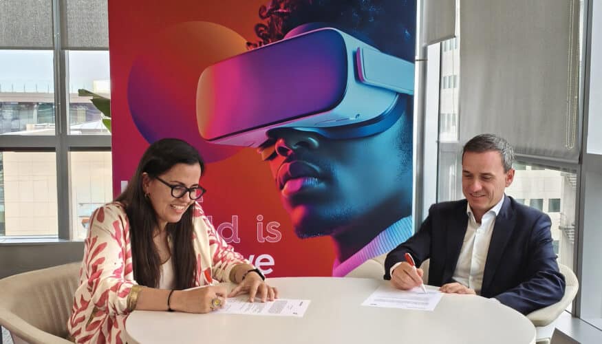 Sopra Steria realizará donaciones, tanto económicas, como de equipos informáticos. Pero su colaboración irá más allá. Profesionales de la compañía participarán como voluntarios en tutorías, charlas inspiracionales y sesiones formativas sobre competencias laborales, ciberseguridad, inteligencia artificial y sostenibilidad. ‘Territorio Joven’ de Fundación Balia combina refuerzo escolar, formación tecnológica, desarrollo emocional, educación en valores y actividades culturales y medioambientales. Las sesiones se llevan a cabo dos tardes por semana, e incluyen también talleres de inteligencia emocional, meriendas saludables, salidas culturales y atención personalizada a las familias. El programa, que se desarrolla en los distritos madrileños de Tetuán y Latina, ofrece 112 plazas para adolescentes de entre 13 y 18 años que cursan Educación Secundaria Obligatoria o Formación Profesional Básica. Además, este año, se prevé ampliar el alcance de estas actividades a la sede de la Fundación Balia en Sevilla. “En Sopra Steria creemos en el poder transformador de la educación y la tecnología. A través de esta colaboración, queremos inspirar a los jóvenes a descubrir su potencial y construir un futuro con más oportunidades”, ha dicho Antonio Peñalver, Director General de Sopra Steria España. Para la Directora General de Fundación Balia, Beatriz Sigüenza “Contar con el respaldo de Sopra Steria representa una excelente oportunidad para impulsar el proyecto Territorio Joven y acercar a la juventud en situación de desventaja, a las innovaciones tecnológicas y opciones de empleo. Tener modelos a seguir en el ámbito profesional es esencial, ya que les ayuda a explorar diferentes carreras y a imaginar con mayor claridad las posibilidades que tienen para su futuro laboral. Esta colaboración nos permite alcanzar esta misión”. En 2025, el 29,2 % de los menores de 16 años en España estará en riesgo de pobreza y la tasa de riesgo de pobreza y/o exclusión social se situará en torno al 35%, afectando a más de tres millones de niños y adolescentes, según datos de la Asociación Española de Pediatría y Atención Primaria.
