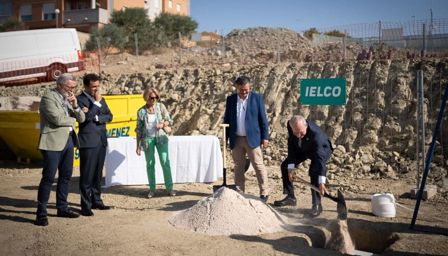 acto de colocación de la primera piedra de la promoción de 111 viviendas protegidas que esta entidad va a construir en el sector Sánchez Blanca (conocido como ‘Distrito Z’)