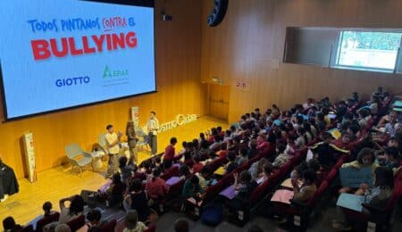 El bullying pasa de la teoría a la práctica: el proyecto “Todos pintamos contra el Bullying” inicia sus sesiones presenciales Malagaes Redacción: El bullying pasa de la teoría a la práctica: el proyecto “Todos pintamos contra el Bullying” inicia sus sesiones presenciales