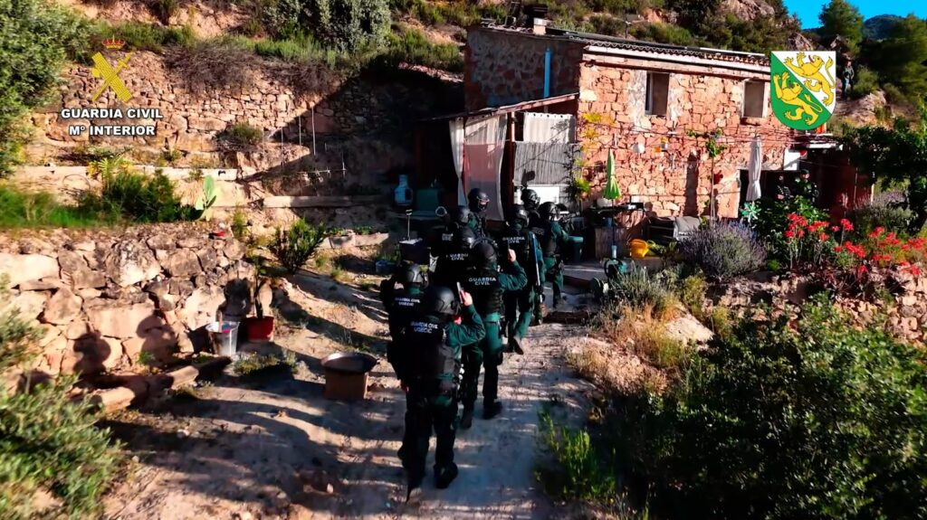 La operación de la Guardia Civil fue llevada a cabo conjuntamente con la Policía Cantonal de Thurgau (Suiza) bajo la coordinación de EUROJUST y de las autoridades judiciales de España y Suiza.
