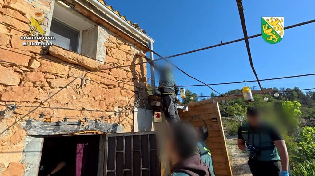 La operación de la Guardia Civil fue llevada a cabo conjuntamente con la Policía Cantonal de Thurgau (Suiza) bajo la coordinación de EUROJUST y de las autoridades judiciales de España y Suiza.