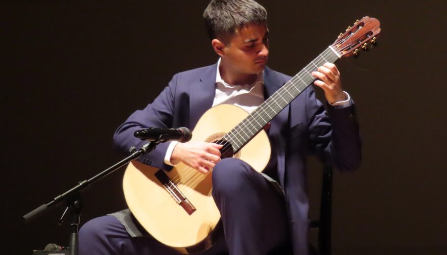El guitarrista Ausiàs Parejo rinde homenaje a Manuel de Falla en una gira por Japón de 8 conciertos El guitarrista Ausiàs Parejo rinde homenaje a Manuel de Falla en una gira por Japón de 8 conciertos