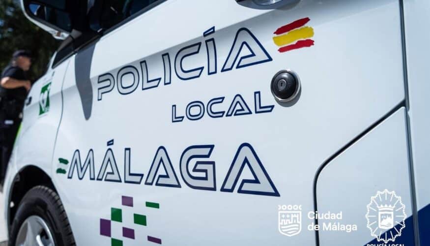 La Policía Local de Málaga detiene a dos personas por presuntos delitos contra la seguridad vial y apropiación indebida en el dispositivo contra las concentraciones de vehículos desplegado la pasada noche La Policía Local de Málaga llevó a cabo durante la tarde-noche de anoche viernes al sábado, 9 de mayo, un nuevo dispositivo de control de vehículos orientado a la labor preventiva y de actuación en posibles concentraciones de vehículos en la zona de la Universidad, en la carretera de la Azucarera-Intelhorce y en el recinto ferial de Cortijo de Torres. Cabe recordar que a este operativo se le suman las investigaciones en redes sociales y fuentes abiertas de internet, que permiten identificar comportamientos temerarios realizados en estas quedadas ilegales. En el operativo participaron policías locales del Grupo de Investigación y Protección (GIP), Grupo de Investigación de Accidentes y Atestados (GIAA), Grupo Operativo de Apoyo (GOA) y Unidad Canina, la Unidad de Vigilancia Aérea y agentes de diferentes Jefaturas de Distrito. Además de los dispositivos estáticos y dinámicos de control de vehículos de dos y cuatro ruedas, se realizaron controles de velocidad y alcoholemia. Como resultado del operativo, destaca la detención de dos personas (uno por presuntos delitos contra la seguridad vial y otro por apropiación indebida de un vehículo) y 17 denuncias por infracciones a la normativa de tráfico, entre las que destacan 6 por no haber pasado la inspección técnica periódica de vehículos (ITV), otras 6 otra por llevar instalados dispositivos luminosos no autorizados y una por conducción temeraria. En lo relativo a seguridad ciudadana se realizaron un total de 24 inspecciones de vehículos en los que participó la Unidad Canina; 13 registros de vehículos; y 135 personas identificadas, efectuándole registros externos corporales a 35 de ellas, de las que 2 fueron denunciadas por estar en posesión de sustancias estupefacientes.