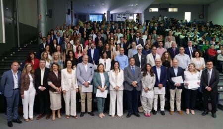 PERSONAL FUNCIONARIO DE LA UMA QUE HA TOMADO POSESIÓN: Toma de Posesión de Personal Técnico de Gestión de la escala A1 • María Rosa Baeza Ruiz, • Cristóbal Moreno Flores, • Dolores Rodríguez Fernández, • María Nieves Cid Torres, • Ildefonso Vicente Galán Valdivia, • Helia Martín Cerezo, • Vicente Javier Blanco Vega, • María José Palacios Martínez. Toma de posesión de Catedráticos/as • Sonia Ríos Moyano — Historia del Arte • María del Carmen González Román — Historia del Arte • Salvador Luna Ramírez — Teoría de la Señal y Comunicaciones • Rafael Malpartida Tirado — Literatura Española • Juan Antonio Pérez Claros — Paleontología • Francisco Javier Martos Ramos — Máquina y Motores Térmicos • José Jesús Delgado Peña — Didáctica de las Ciencias Sociales • Alejandro Luque Suárez — Fisioterapia • Antonio Manuel Ávila Muñoz — Lingüística General • Jorge Munilla Fajardo — Teoría de la Señal y Comunicaciones • María de las Mercedes Enríquez Aranda — Traducción e Interpretación (Lengua Inglesa) • María Prado Novoa — Ingeniería Mecánica • Javier Cámara Moreno — Lenguajes y Sistemas Informáticos • Francisco Luna Valero — Ingeniería Telemática • Rocío Ponce Ortiz — Química Física • Cristóbal Ruiz Román — Teoría e Historia de la Educación • Antonio José Domenech del Río — Estudios de Asia Oriental • Salvador Pineda Morente — Ingeniería Eléctrica • Daniel Mateos Moreno — Didáctica de la Expresión Musical • Alfonso Castillo Rodríguez — Didáctica de la Expresión Corporal • Ernesto Santiago González Mesa — Obstetricia y Ginecología (Plaza vinculada SAS) • María Isabel Romero Ruiz — Filología Inglesa • Alberto Daunis Rodríguez — Derecho Penal • Nathalie Korbee Peinado — Ecología • Mónica Pinto Alarcón — Lenguajes y Sistemas Informáticos