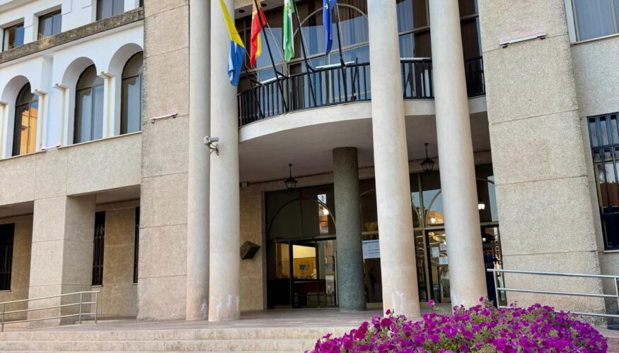 Rincón de la Victoria publica un nuevo bando que incide en la limpieza de parcelas y la obligatoriedad de su mantenimiento para evitar situaciones de grave riesgo para la salud y la seguridad de las personas Por ello, se recuerda que la falta de mantenimiento puede dar lugar a la imposición de multas. Además, el Ayuntamiento podría ordenar la ejecución de las citadas actuaciones, previa audiencia a los interesados e interesadas, y su incumplimiento habilitaría para la ejecución subsidiaria a costa del particular, lo que se pone en conocimiento para que las personas propietarias adopten las medidas oportunas con el fin de evitar a la ciudadanía las molestias que ocasiona el mal estado de los bienes y el deterioro del medio ambiente.