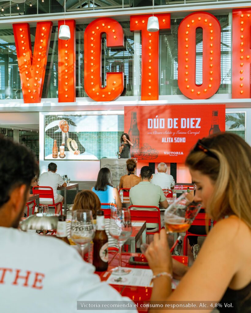 Álvaro Salido y Tatiana Carvajal cierran la edición 2026 de “Dúo de Diez” en la fábrica de Cervezas Victoria