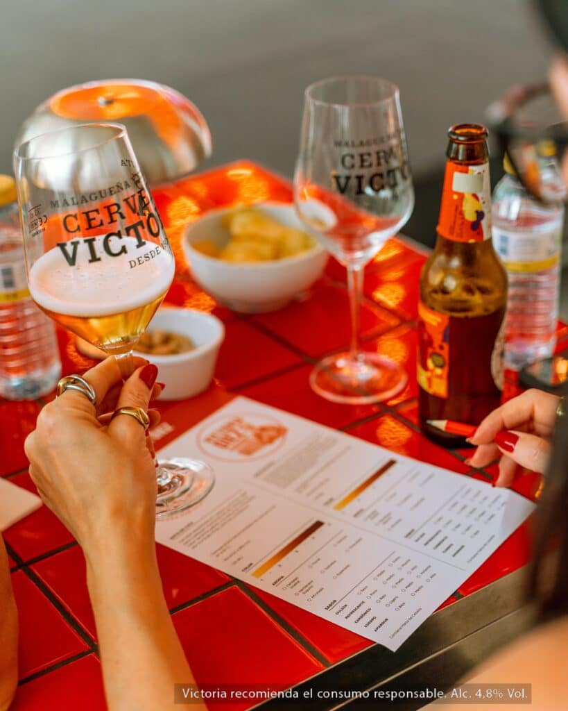 Álvaro Salido y Tatiana Carvajal cierran la edición 2026 de “Dúo de Diez” en la fábrica de Cervezas Victoria