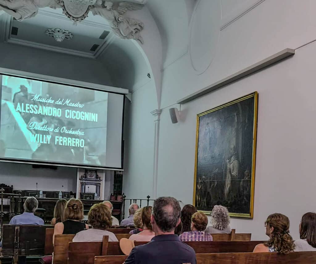 La Sociedad Económica de Amigos del País estrena su nuevo cinefórum LE Cine, un nuevo espacio de reflexión ciudadana a través del séptimo arte bajo el lema Mirar, Pensar, Dialogar