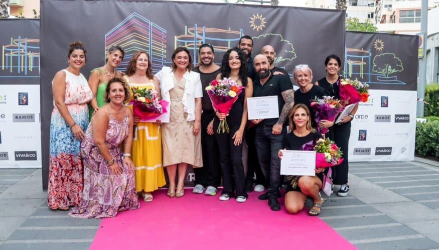 Torremolinos demuestra que "hay moda" con el desfile "El Sueño de una Noche de Verano" en la renovada Plaza Nogalera