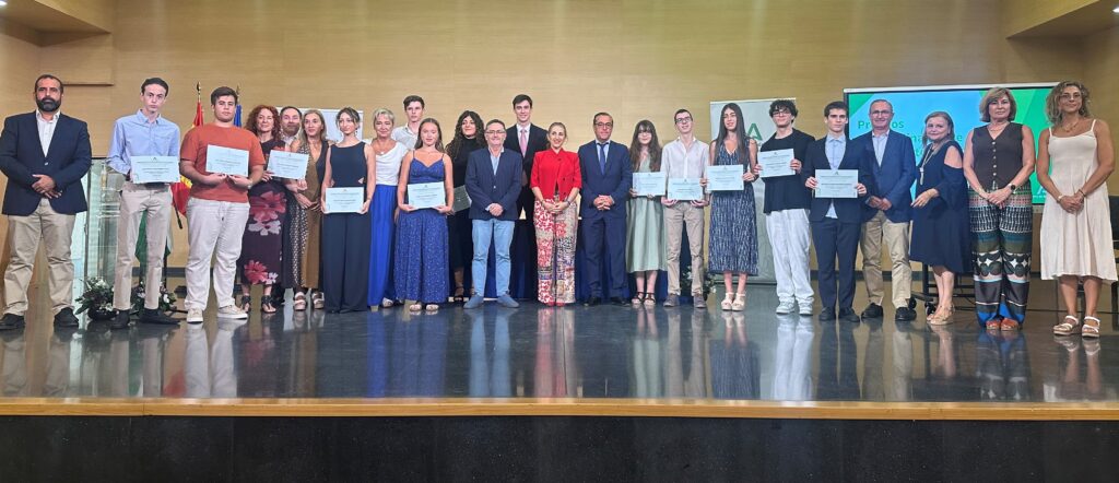 La Delegación Territorial reconoce con los Premios Extraordinarios de Bachillerato a 13 estudiantes de la provincia