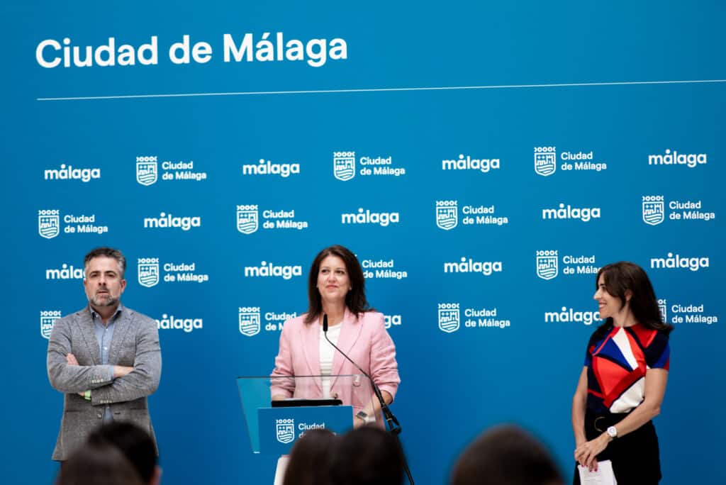 El Ayuntamiento de Málaga incorpora mejoras de saneamiento y servicios en el proyecto de la obra de renovación integral del paseo marítimo de Pedregalejo