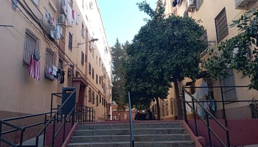 El Ayuntamiento iniciará la próxima semana la renovación de las redes de abastecimiento y saneamiento de la barriada de Las Flores con una inversión de casi un millón de euros