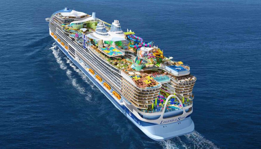 Málaga recibe al buque más espectacular del mundo: así es el "Legend of the Seas", el crucero de 1.900 millones que ha dejado boquiabierta a la ciudad