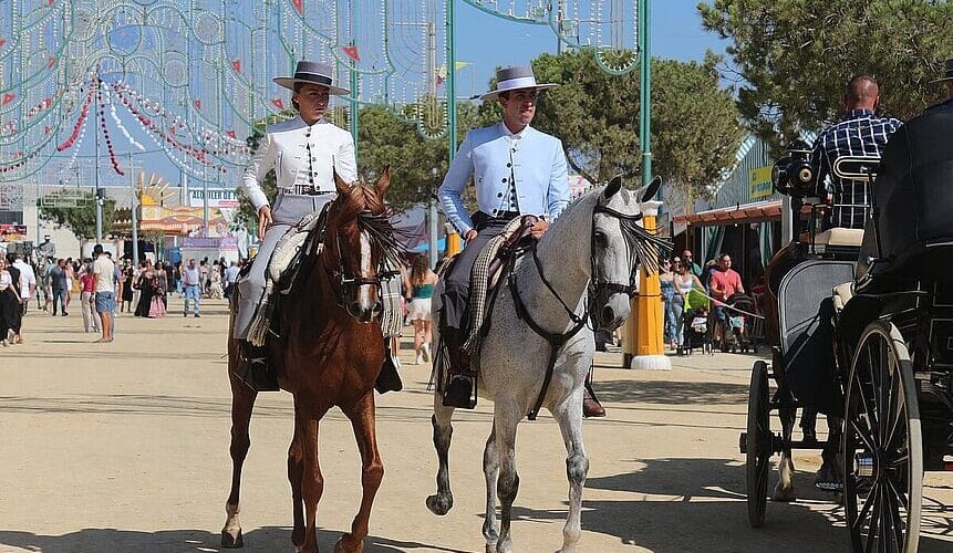 PACMA pide al Ayuntamiento de Mijas que ponga fin al paseo a caballo de la Feria de Las Lagunas