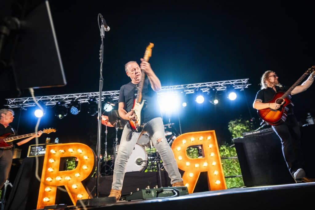 Revolver regresa al origen en una noche de rock y memoria en el Palacio de los Córdova