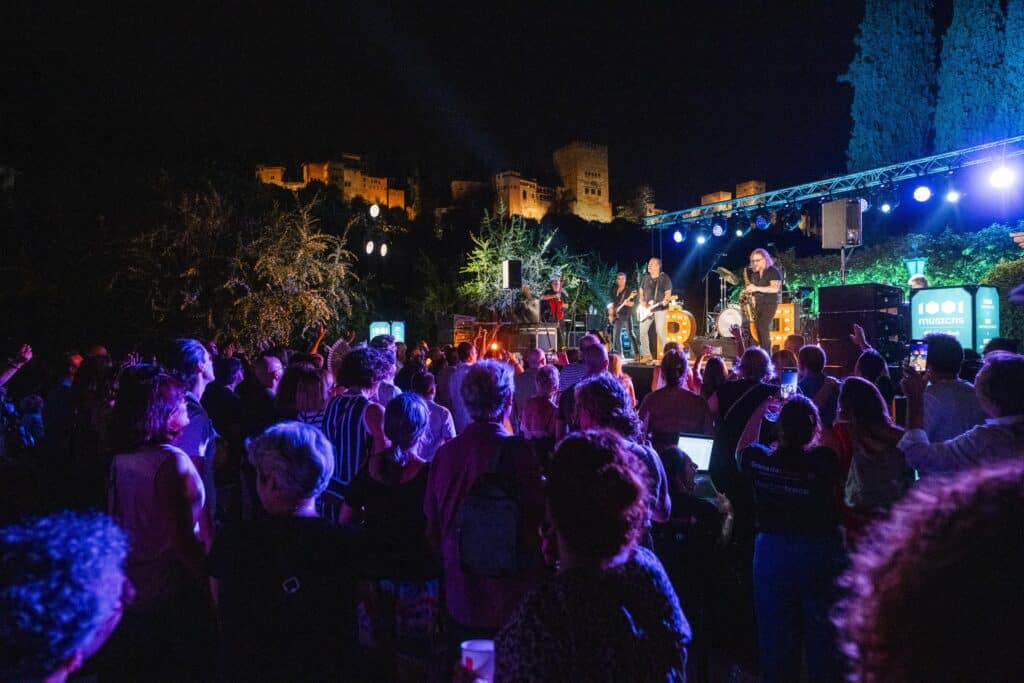 Revolver regresa al origen en una noche de rock y memoria en el Palacio de los Córdova