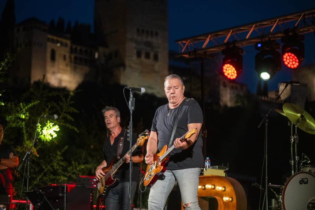 Revolver regresa al origen en una noche de rock y memoria en el Palacio de los Córdova