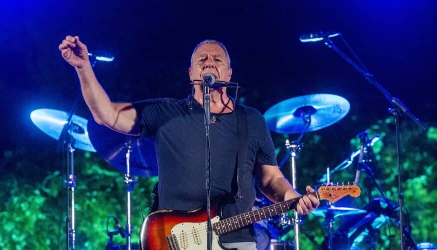 Revolver regresa al origen en una noche de rock y memoria en el Palacio de los Córdova