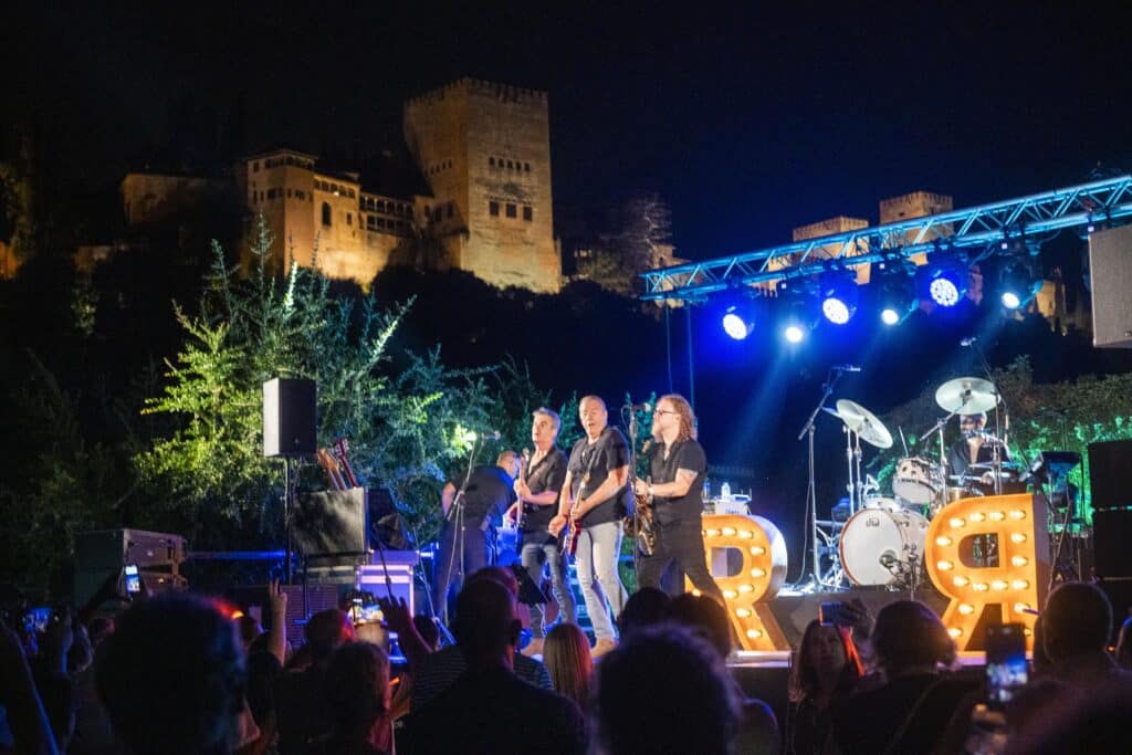 Revolver regresa al origen en una noche de rock y memoria en el Palacio de los Córdova