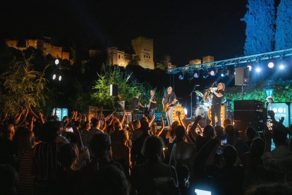Revolver regresa al origen en una noche de rock y memoria en el Palacio de los Córdova