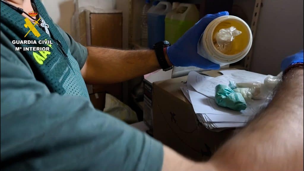 Intervenidos en Guadalajara cinco kilos de cocaína escondidos en una silla de montar a caballo