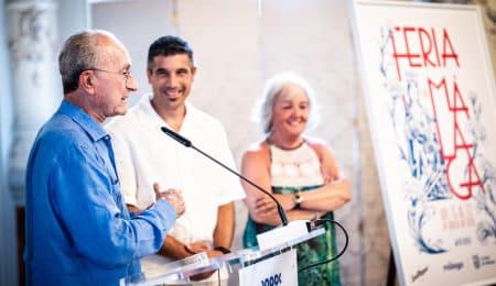 El Ayuntamiento recibe al entrenador del Málaga CF Juan Francisco Funes, pregonero de la Feria de Málaga 2026 