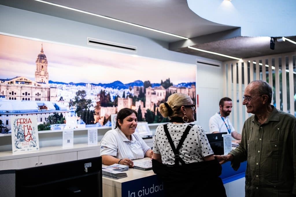 Visita a la oficina de Turismo de la plaza de La Marina de Málaga
