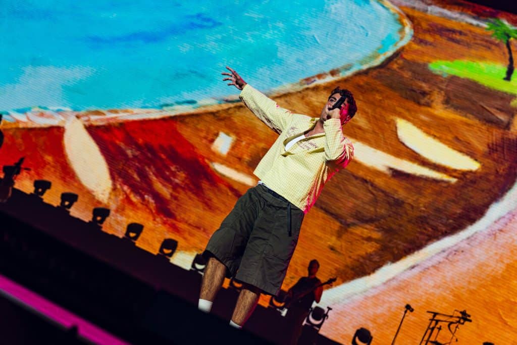 STARLITE OCCIDENT SE VISTE DE MÁLAGA CON EL REGRESO A CASA DE DELAOSSA, QUE SUBE A SU PADRE AL ESCENARIO PARA CANTAR JUNTOS