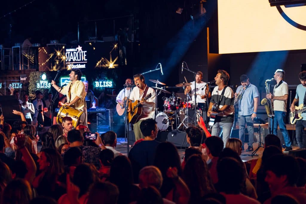 STARLITE OCCIDENT CUMPLE EL SUEÑO DE UN NIÑO QUE SOLO QUERÍA SUBIR A CANTAR CON NIL MOLINER, EN UNA JORNADA MARATÓN CON ROI, ÁLVARO DE LUNA Y HERMANOS MARTÍNEZ