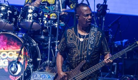 Kool & the Gang baja del escenario Starlite Occident Marbella para abrazar a sus starliters