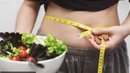 “LA PÉRDIDA DE APETITO EN VERANO RESPONDE A UNA CUESTIÓN DE SUPERVIVENCIA TÉRMICA DEL CUERPO” “LA PÉRDIDA DE APETITO EN VERANO RESPONDE A UNA CUESTIÓN DE SUPERVIVENCIA TÉRMICA DEL CUERPO”