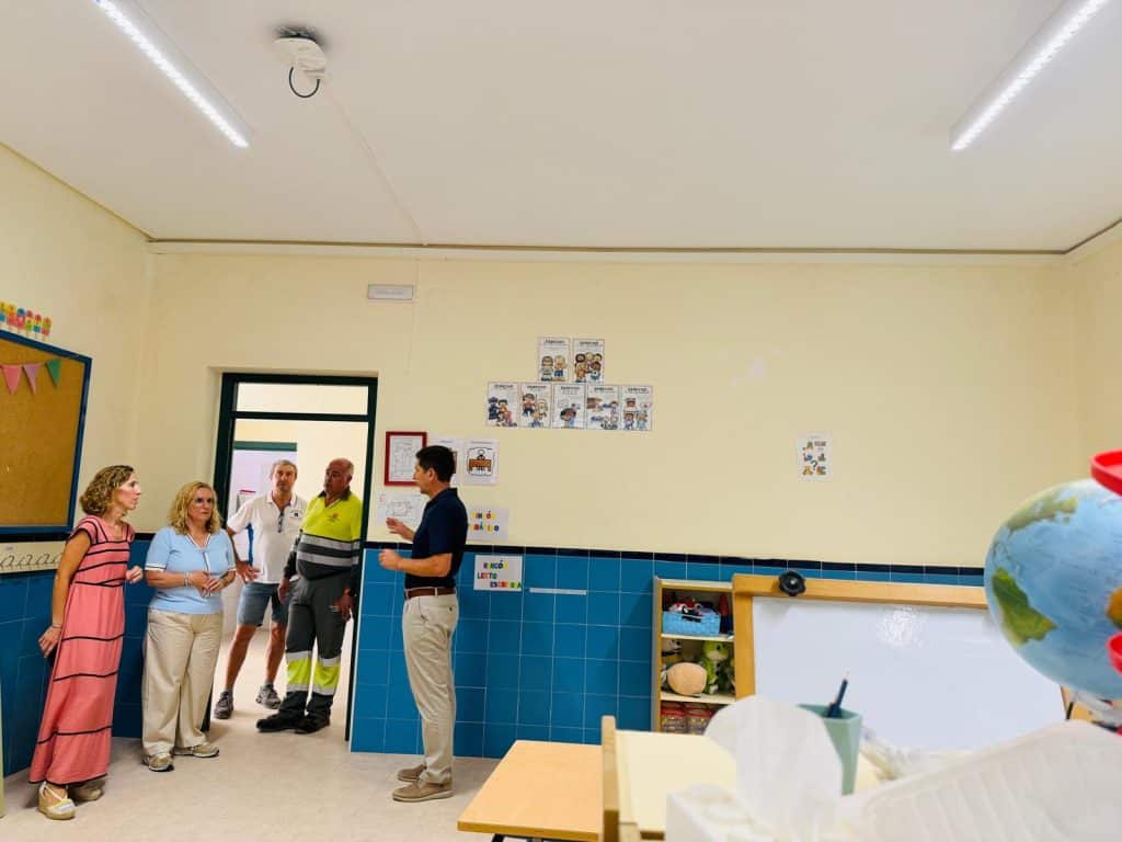 El Ayuntamiento de Fuengirola pone a punto los centros escolares durante el verano con una inversión de más de 831.000 euros
