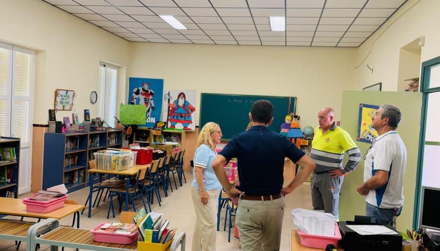 El Ayuntamiento de Fuengirola pone a punto los centros escolares durante el verano con una inversión de más de 831.000 euros