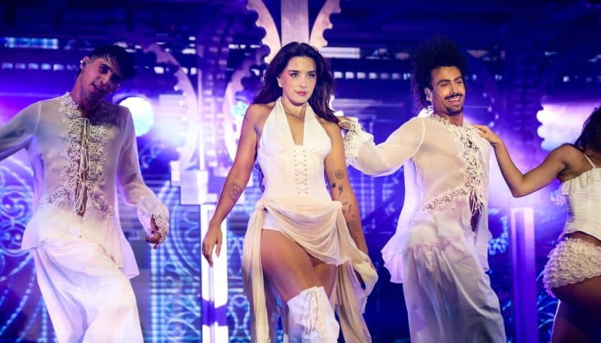 Lola Índigo desata su energía en la noche de Marenostrum Fuengirola