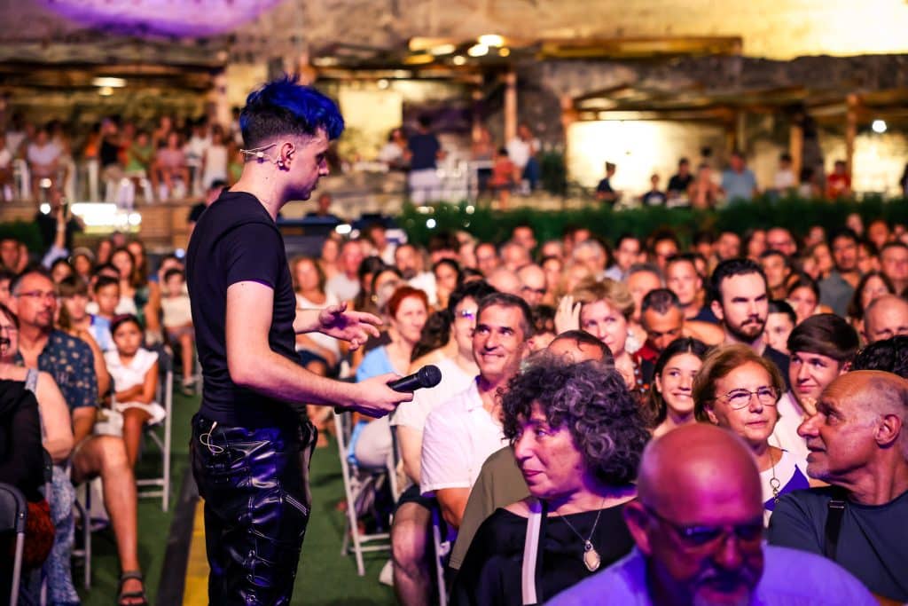 LA MAGIA LLEGA POR PRIMERA VEZ A MARENOSTRUM FUENGIROLA CON EL MAGO ORBIT