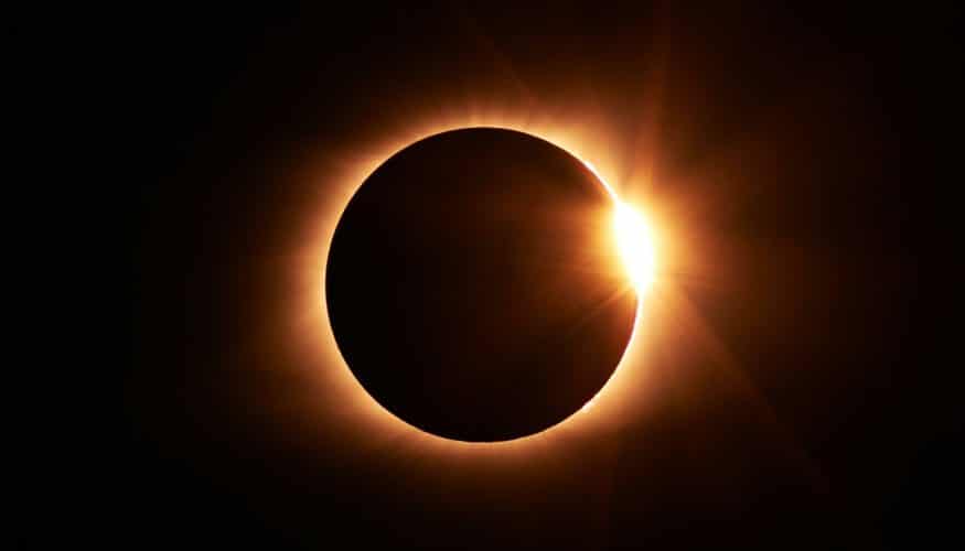 Cómo saber si el eclipse te ha dañado los ojos: los síntomas que no debes ignorar
