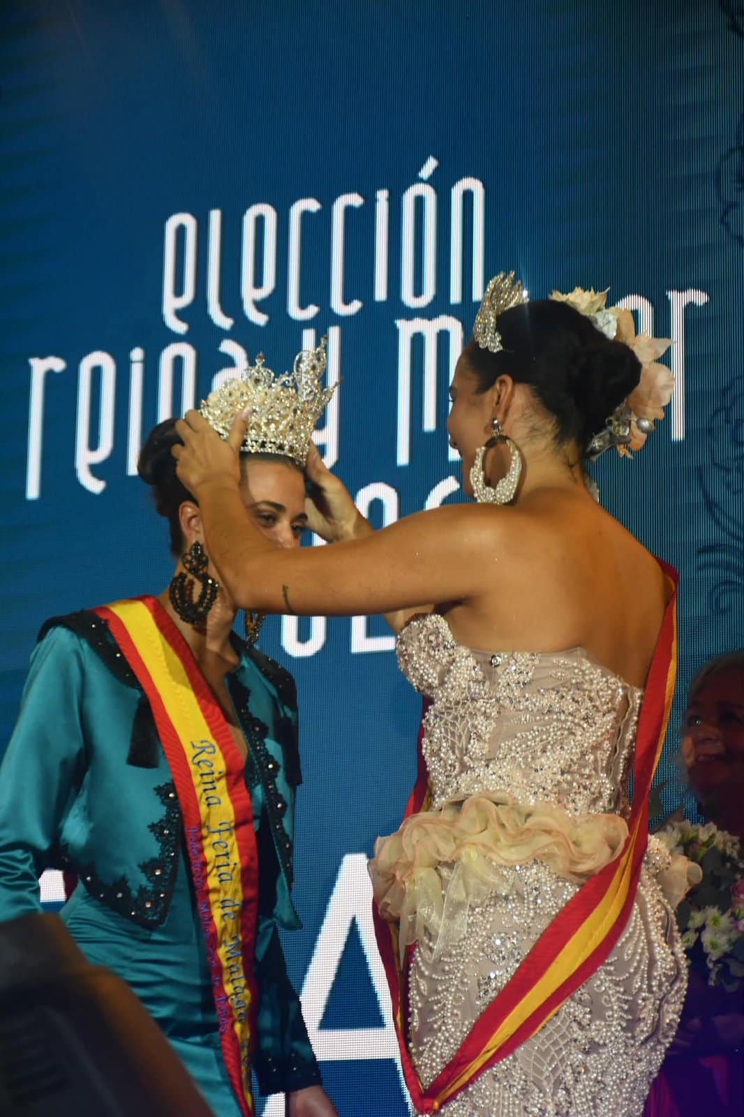 El instante de la coronación, con la nueva Reina ya con su corona