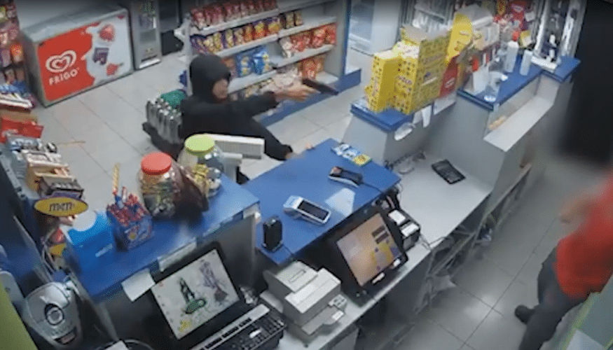 Detenidos tres jóvenes, dos de ellos menores, que atracaron tres veces la misma gasolinera en Murcia