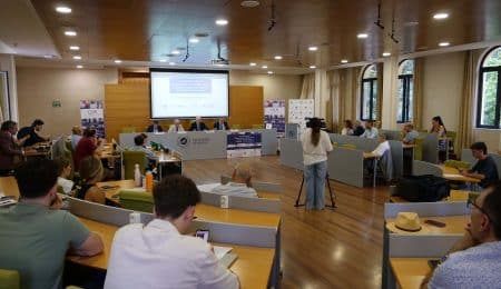estudio presentado hoy en el Rectorado sobre la “cerveza social”, un trabajo elaborado por el Centro de Sociología Aplicada de la UMA, en colaboración con la asociación Cerveceros de España, que denota la importancia de los encuentros en los bares a la hora de socializar.