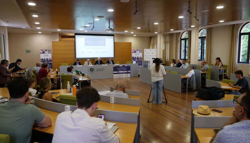estudio presentado hoy en el Rectorado sobre la “cerveza social”, un trabajo elaborado por el Centro de Sociología Aplicada de la UMA, en colaboración con la asociación Cerveceros de España, que denota la importancia de los encuentros en los bares a la hora de socializar.