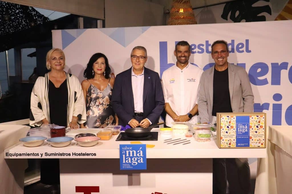 Rincón de la Victoria alcanza los 10 años de cocina en directo en su Fiesta del Boquerón Victoriano