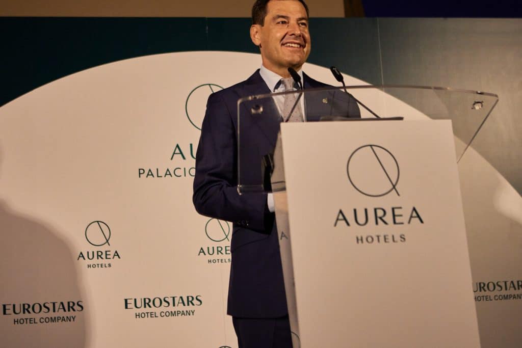 Málaga arropa al nuevo Áurea Palacio de la Tinta en una fiesta que lo corona como nuevo icono de la ciudad