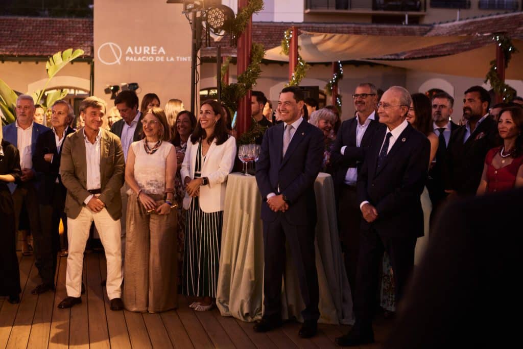 Málaga arropa al nuevo Áurea Palacio de la Tinta en una fiesta que lo corona como nuevo icono de la ciudad