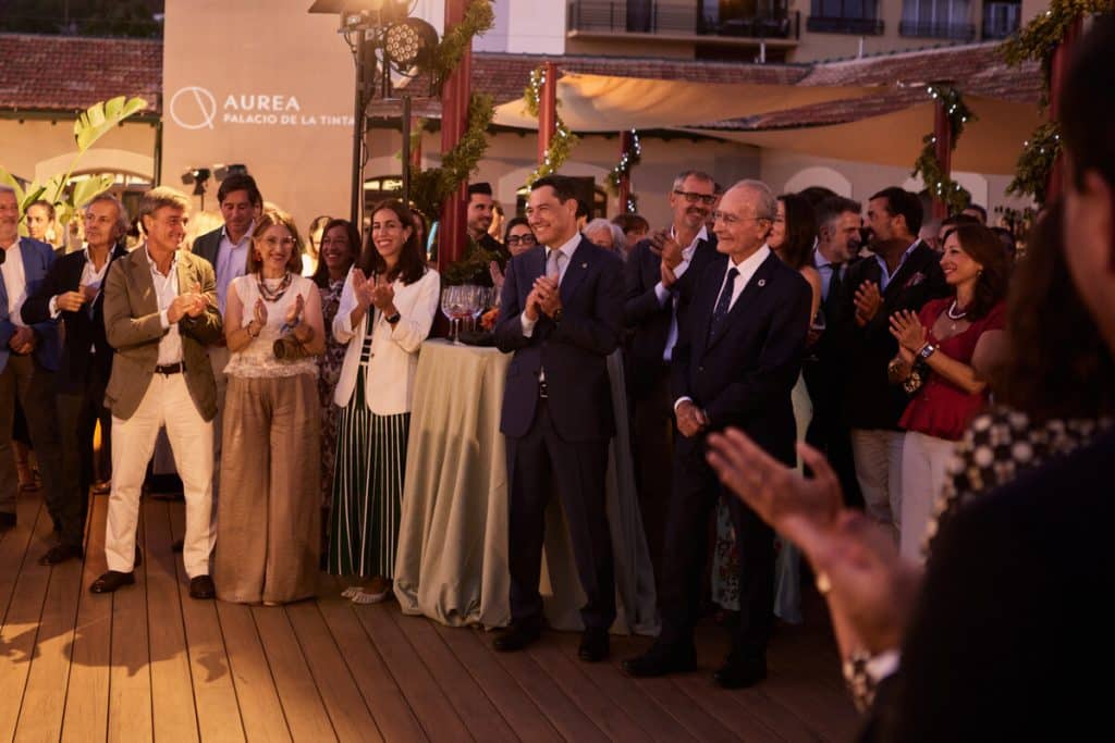 Málaga arropa al nuevo Áurea Palacio de la Tinta en una fiesta que lo corona como nuevo icono de la ciudad