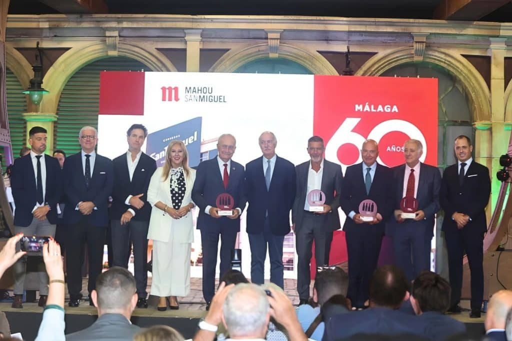 Mahou San Miguel reconoce a Antonio Banderas, al Ayuntamiento de Málaga, al Unicaja Baloncesto y a Manuel Villafaina por su contribución al desarrollo de la provincia
