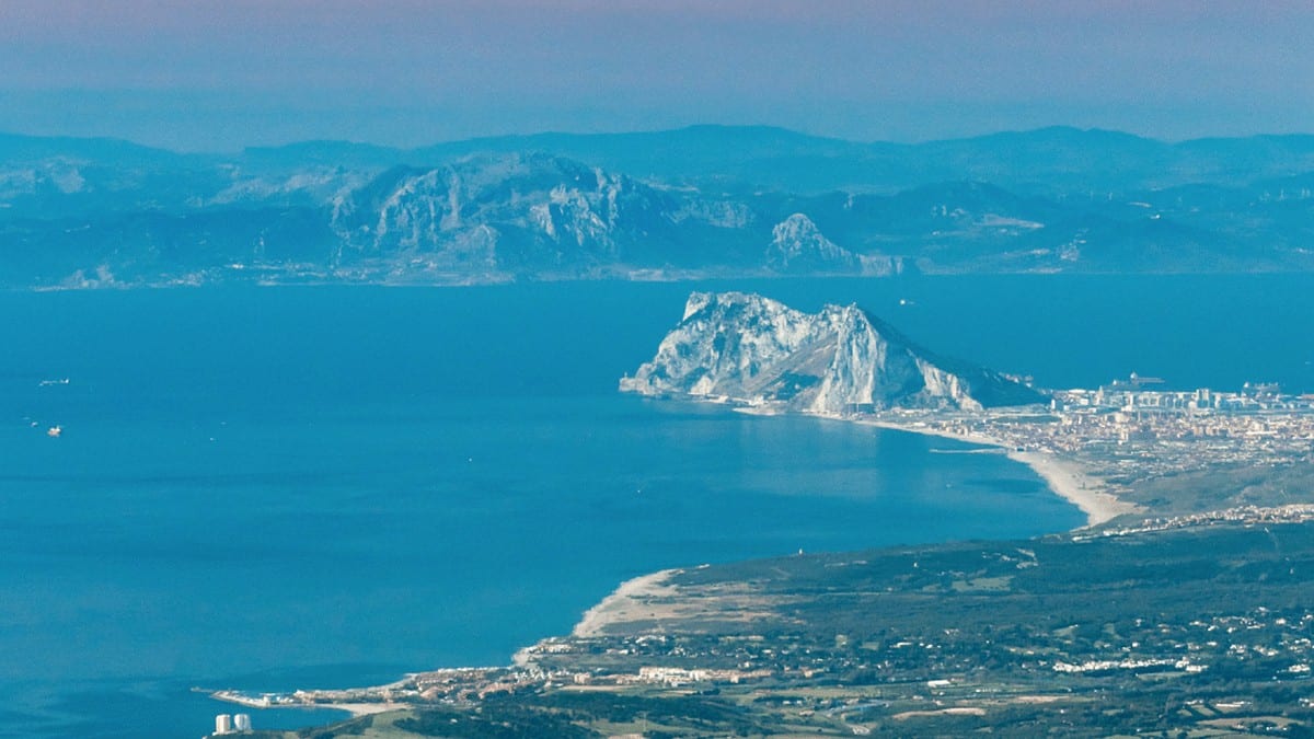 Vista aérea del Estrecho de Gibraltar y el Peñón, corazón de la Reserva de la Biosfera Intercontinental del Mediterráneo