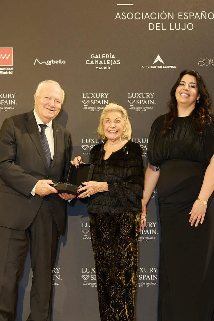 MARÍA BRAVO RECIBE EL INTERNATIONAL LUXURY AWARDS – DIAMONDS OF EXCELLENCE POR SU LABOR AL FRENTE DE GLOBAL GIFT FOUNDATION