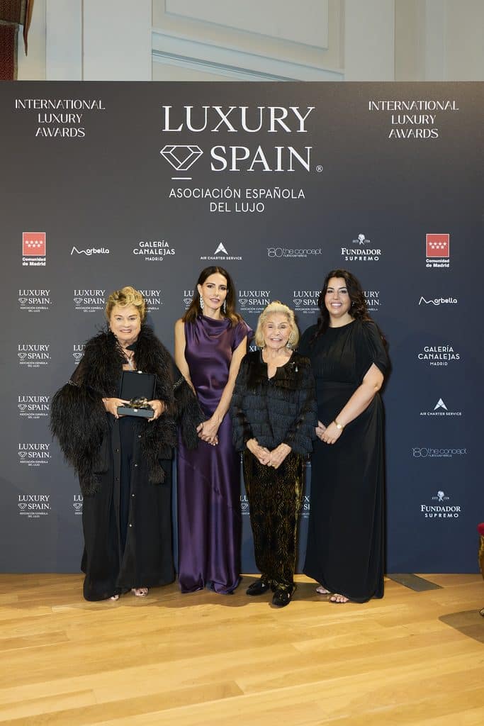 MARÍA BRAVO RECIBE EL INTERNATIONAL LUXURY AWARDS – DIAMONDS OF EXCELLENCE POR SU LABOR AL FRENTE DE GLOBAL GIFT FOUNDATION MARÍA BRAVO RECIBE EL INTERNATIONAL LUXURY AWARDS – DIAMONDS OF EXCELLENCE POR SU LABOR AL FRENTE DE GLOBAL GIFT FOUNDATION
