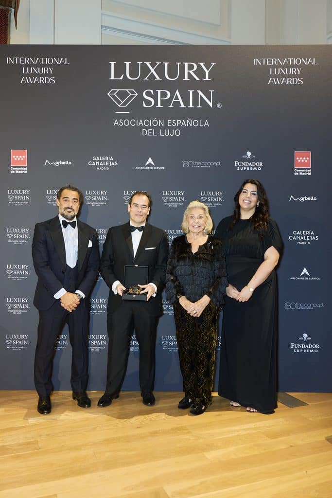 MARÍA BRAVO RECIBE EL INTERNATIONAL LUXURY AWARDS – DIAMONDS OF EXCELLENCE POR SU LABOR AL FRENTE DE GLOBAL GIFT FOUNDATION MARÍA BRAVO RECIBE EL INTERNATIONAL LUXURY AWARDS – DIAMONDS OF EXCELLENCE POR SU LABOR AL FRENTE DE GLOBAL GIFT FOUNDATION
