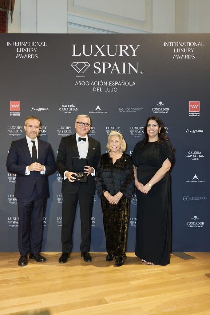 MARÍA BRAVO RECIBE EL INTERNATIONAL LUXURY AWARDS – DIAMONDS OF EXCELLENCE POR SU LABOR AL FRENTE DE GLOBAL GIFT FOUNDATION MARÍA BRAVO RECIBE EL INTERNATIONAL LUXURY AWARDS – DIAMONDS OF EXCELLENCE POR SU LABOR AL FRENTE DE GLOBAL GIFT FOUNDATION